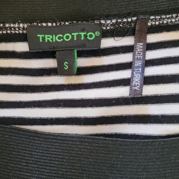Tricotto | Black & White Stripped Long Skirt with Front slit & Elastic at Waist - Picture 5 of 9